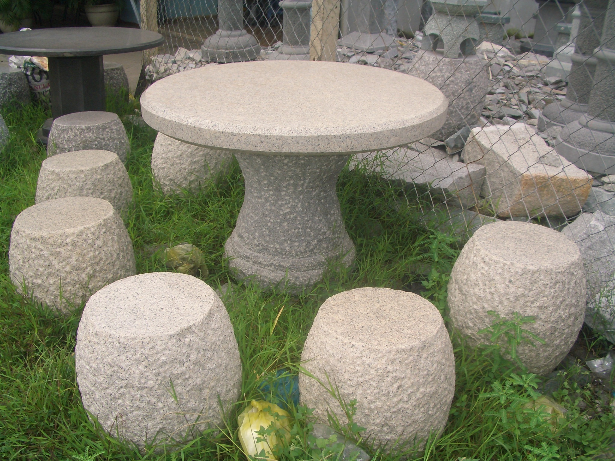 Bàn ghế đá tròn tự nhiên đá Bazan,đôn trứng